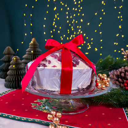 Panettone-Artigianale-al-Cioccolato-Bianco-e-Mirtilli-Rossi-Primo-Piano